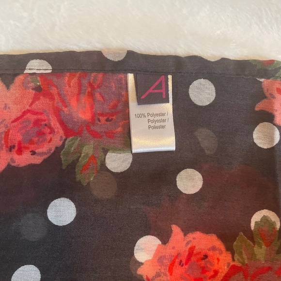 🧣4/$20 Black Scarf with Polka Dot & Red Rose Floral Print - Picture 2 of 2